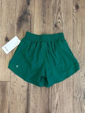 NWT Lululemon Hotty Hot High Rise Shorts 4" In Raceway Green Size 2